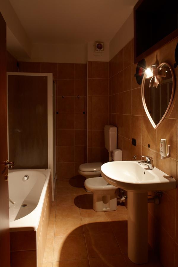 Mantua Hostal Екстер'єр фото